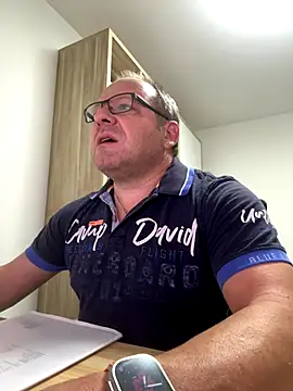 coupleLatinaLovers online show from September 16, 2025, 4:46 am