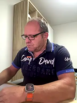 coupleLatinaLovers online show from September 19, 2025, 4:47 am