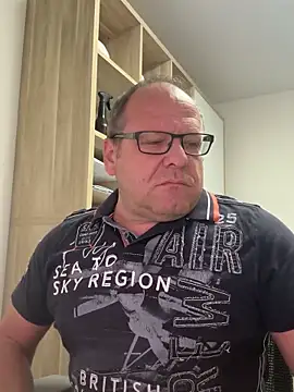 coupleLatinaLovers online show from September 22, 2025, 4:47 am