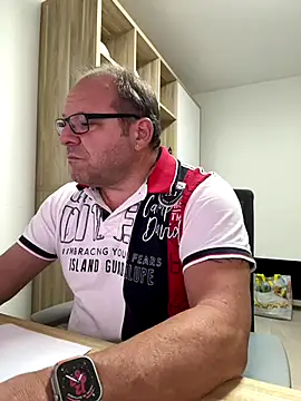 coupleLatinaLovers online show from September 26, 2025, 5:22 am