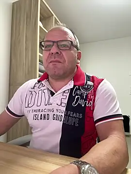 coupleLatinaLovers online show from November 17, 2025, 5:57 am