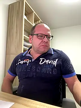 coupleLatinaLovers online show from November 24, 2025, 8:25 am