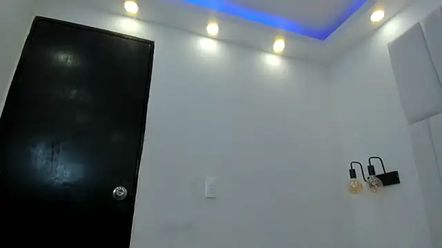 chloe zulay online show from January 19, 2026, 3:43 am