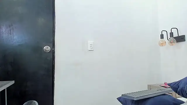 chloe zulay online show from February 13, 2026, 4:30 am