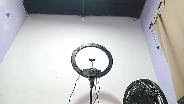 PetiteIvoryQueen19 online show from January 26, 2025, 11:39 pm