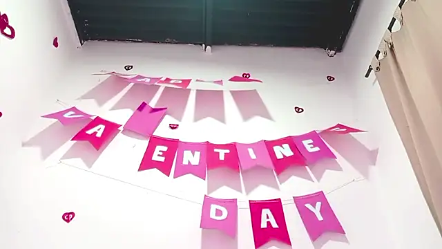 PetiteIvoryQueen19 online show from February 3, 2025, 8:24 am