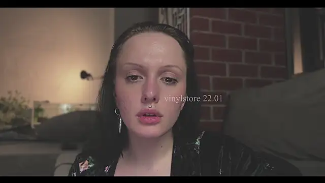 Snapshot of vinylstore chatting on January 22, 2025, 9:43 pm vinylstore online show from January 22, 2025, 9:43 pm
