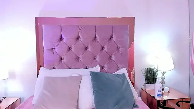 Snapshot of melanie_hills chatting on February 12, 2026, 11:27 am melanie hills online show from February 12, 2026, 11:27 am