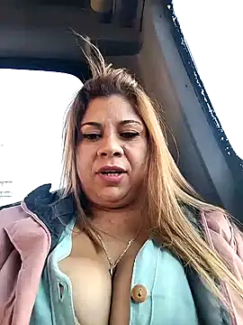 Laura-Hernandez online show from January 22, 2025, 10:15 pm