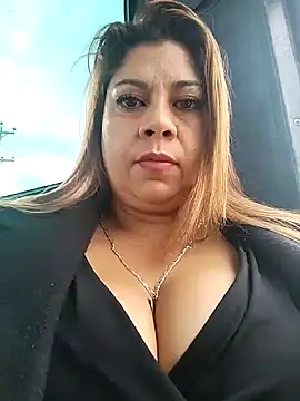 Laura-Hernandez online show from February 7, 2025, 1:22 pm