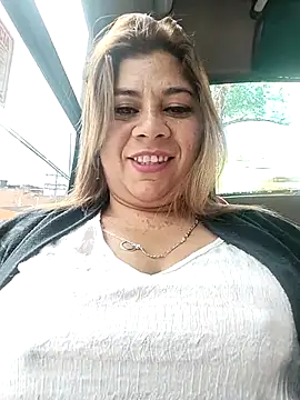 Laura-Hernandez online show from October 10, 2025, 2:05 pm