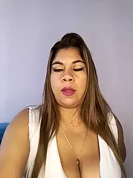 Laura-Hernandez online show from October 16, 2025, 2:29 pm