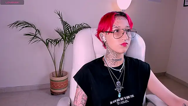 ravengreen  online show from February 6, 2025, 2:22 am