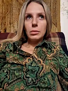 YourJuliena online show from December 31, 2024, 7:51 pm