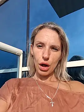 YourJuliena online show from February 23, 2025, 12:27 pm