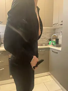 Snapshot of Porcella96 chatting on March 18, 2025, 8:03 am Porcella96 online show from March 18, 2025, 8:03 am