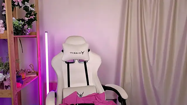 MelissaLovvv online show from September 18, 2025, 5:42 am