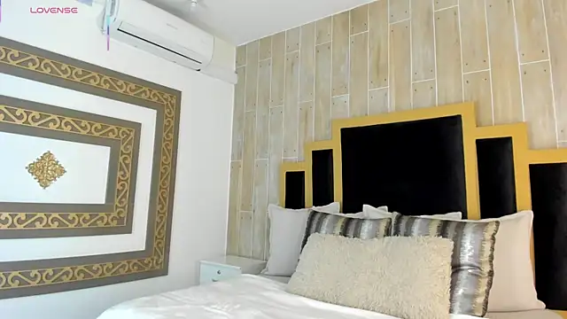 AriaFoster online show from November 1, 2025, 8:55 pm