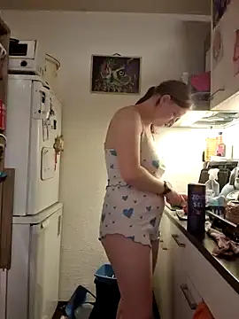 rose bunny online show from January 17, 2025, 12:42 pm