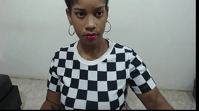 Snapshot of CanellaHill chatting on December 10, 2024, 4:56 am CanellaHill online show from December 10, 2024, 4:56 am