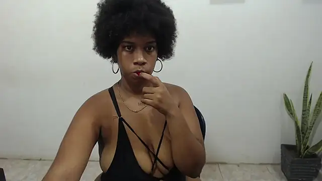 Snapshot of CanellaHill chatting on December 11, 2024, 4:18 am CanellaHill online show from December 11, 2024, 4:18 am