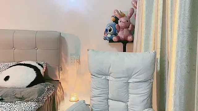 Snapshot of Fairy-HF chatting on February 22, 2025, 1:02 pm Fairy-HF online show from February 22, 2025, 1:02 pm