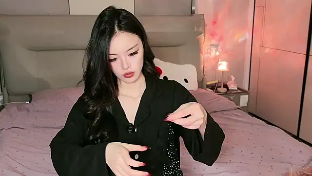 Snapshot of Fairy-HF chatting on October 22, 2025, 1:44 pm Fairy-HF online show from October 22, 2025, 1:44 pm