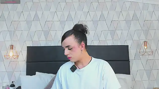 JustinePerry online show from January 7, 2026, 4:04 am