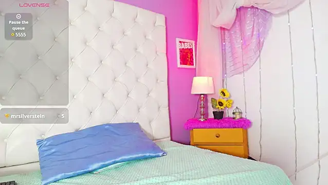 Trixiroy online show from January 28, 2025, 10:56 pm