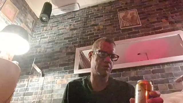 Maikel1981-NL online show from May 31, 2026, 2:31 am