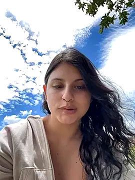 Snapshot of Luu_Princess chatting on October 5, 2025, 5:11 pm Luu Princess online show from October 5, 2025, 5:11 pm