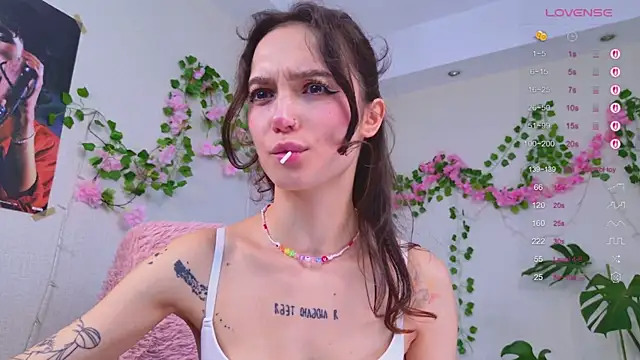 MyLou  online show from September 12, 2025, 3:12 pm