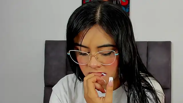 Dulce amg online show from March 17, 2025, 1:29 pm