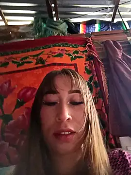 Snapshot of samy-blonde chatting on February 7, 2025, 1:22 pm samy-blonde online show from February 7, 2025, 1:22 pm