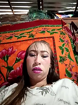 Snapshot of samy-blonde chatting on October 17, 2025, 12:41 pm samy-blonde online show from October 17, 2025, 12:41 pm