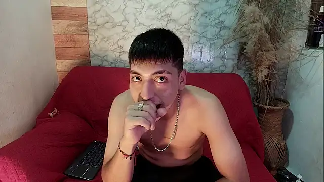 Snapshot of aaron_antonella_mds chatting on February 1, 2026, 8:40 pm aaron antonella mds online show from February 1, 2026, 8:40 pm