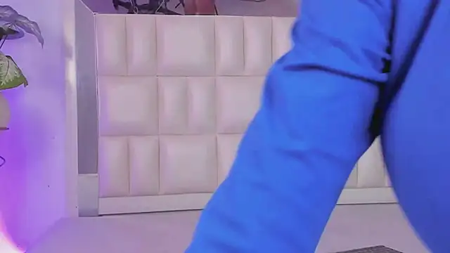 Alhana pulido online show from January 22, 2025, 9:32 pm