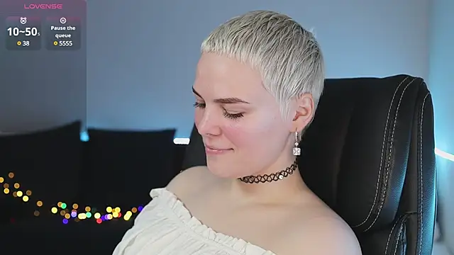 LikaBerry1 online show from February 6, 2025, 12:16 pm