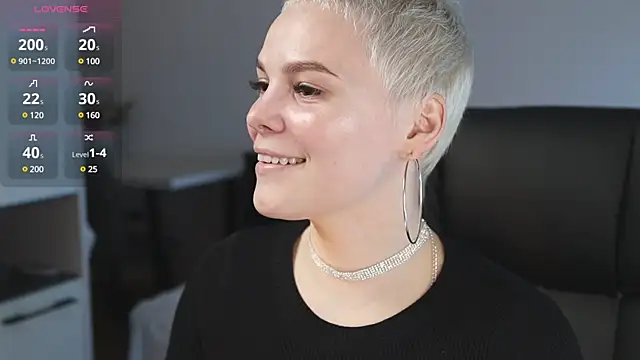 LikaBerry1 online show from February 19, 2025, 6:43 pm