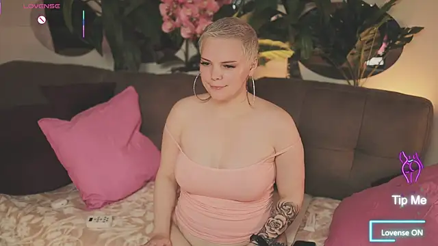 LikaBerry1 online show from October 17, 2025, 2:59 am