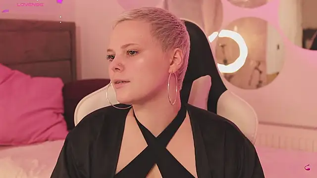 LikaBerry1 online show from February 19, 2026, 11:17 am