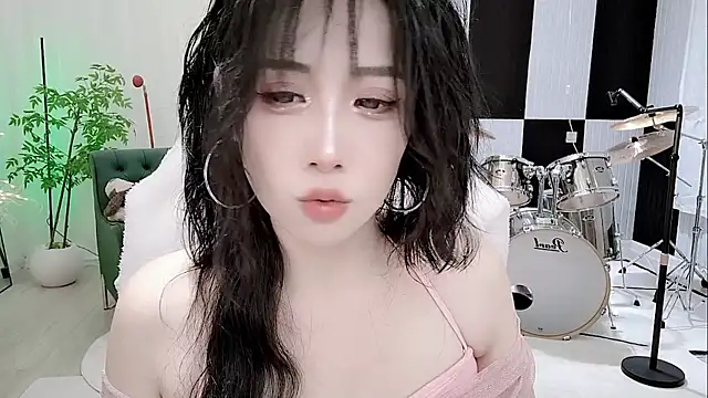 Vaness-a online show from October 7, 2025, 5:21 pm