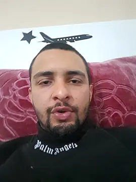 Snapshot of Hazembahloul chatting on February 4, 2026, 11:09 pm Hazembahloul online show from February 4, 2026, 11:09 pm