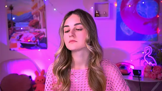 DeboraLarson online show from February 17, 2025, 7:31 pm