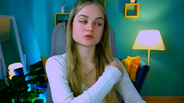 DeboraLarson online show from March 9, 2025, 8:18 am