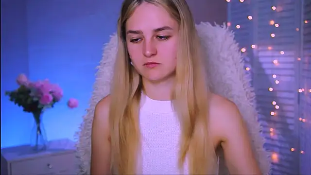 DeboraLarson online show from October 3, 2025, 7:05 am