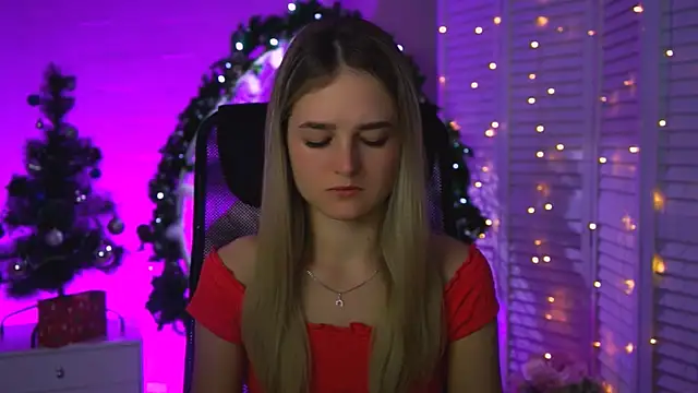 Snapshot of DeboraLarson chatting on December 14, 2025, 3:23 am DeboraLarson online show from December 14, 2025, 3:23 am