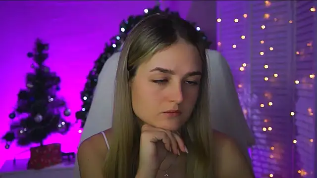 Snapshot of DeboraLarson chatting on December 16, 2025, 3:33 am DeboraLarson online show from December 16, 2025, 3:33 am