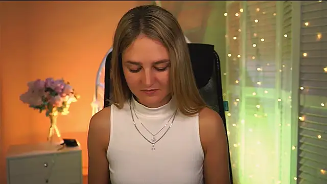 DeboraLarson online show from April 6, 2026, 3:15 am