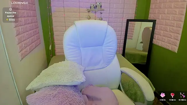 Bonnieshyy online show from January 17, 2025, 1:56 pm